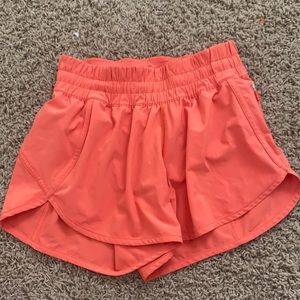 Orange/coral lulushorts!